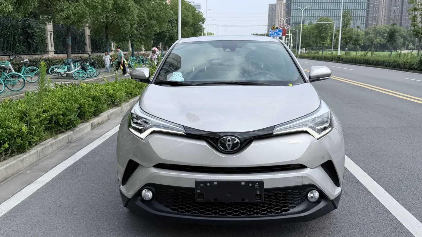 Toyota C-HR 2019 miniature 3