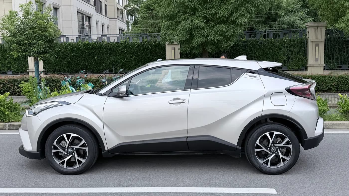 Toyota C-HR 2019 miniature 4
