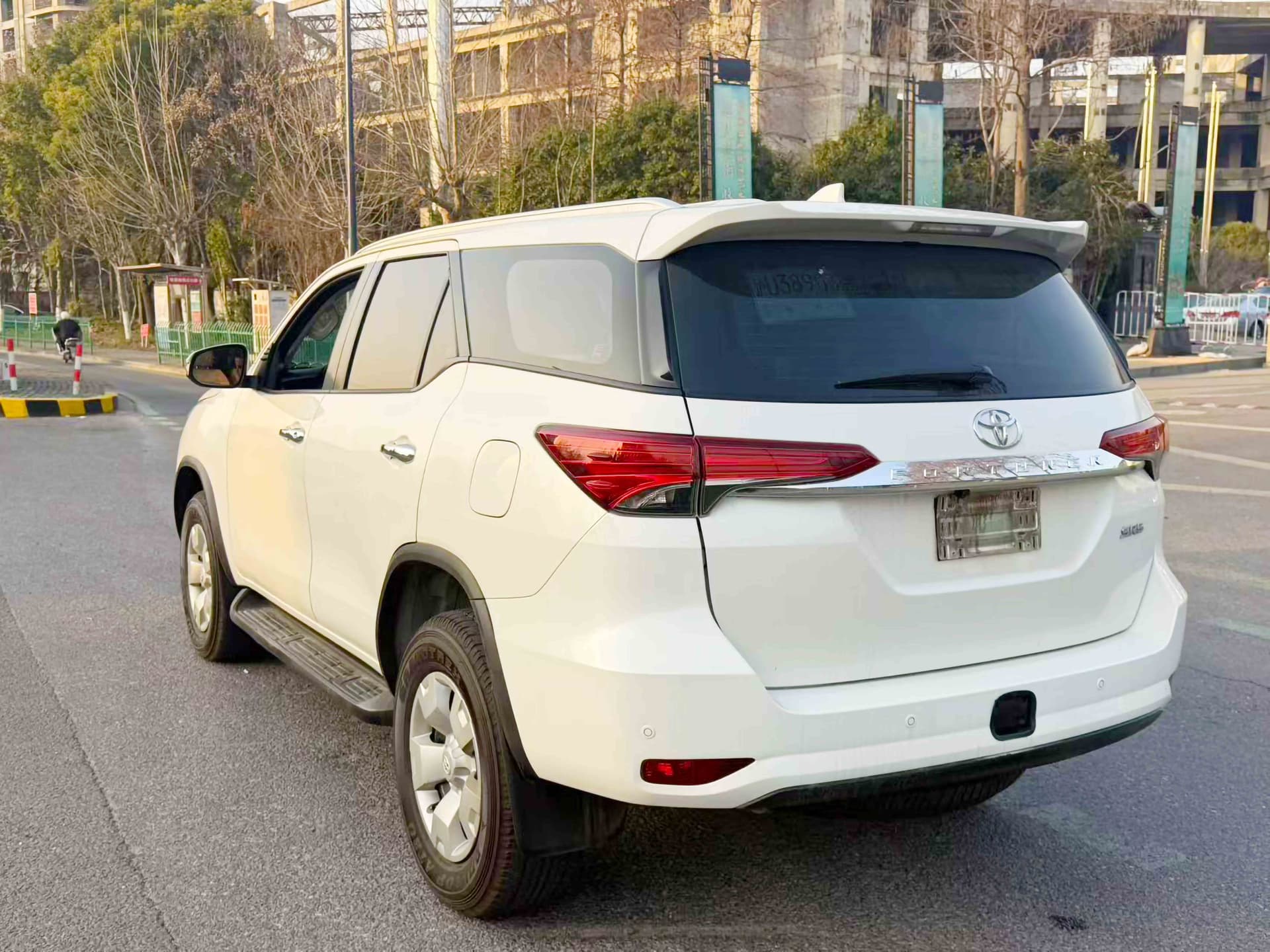 Toyota FORTUNER 2018 miniature 2