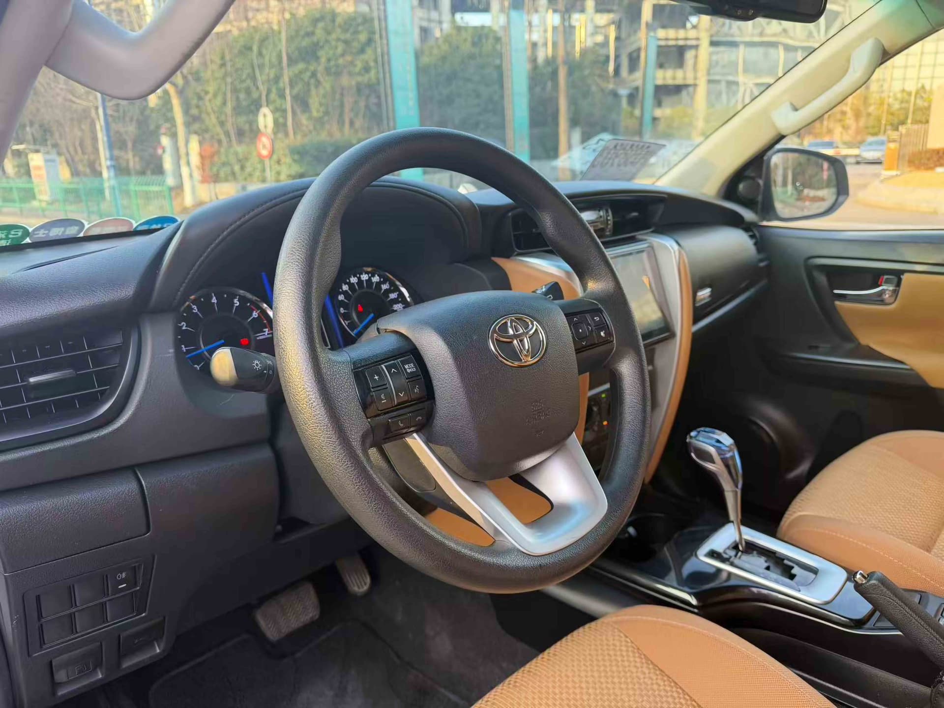 Toyota FORTUNER 2018 miniature 5
