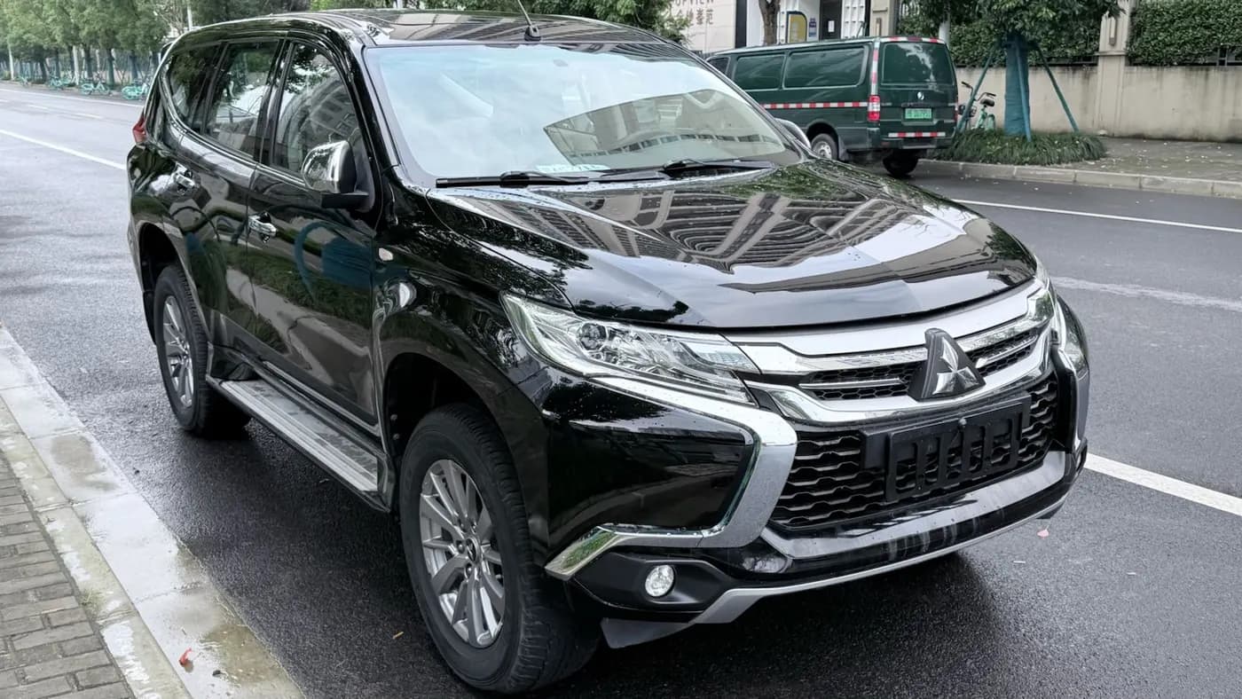 Mitsubishi MONTERO SPORT 2018 miniature 2