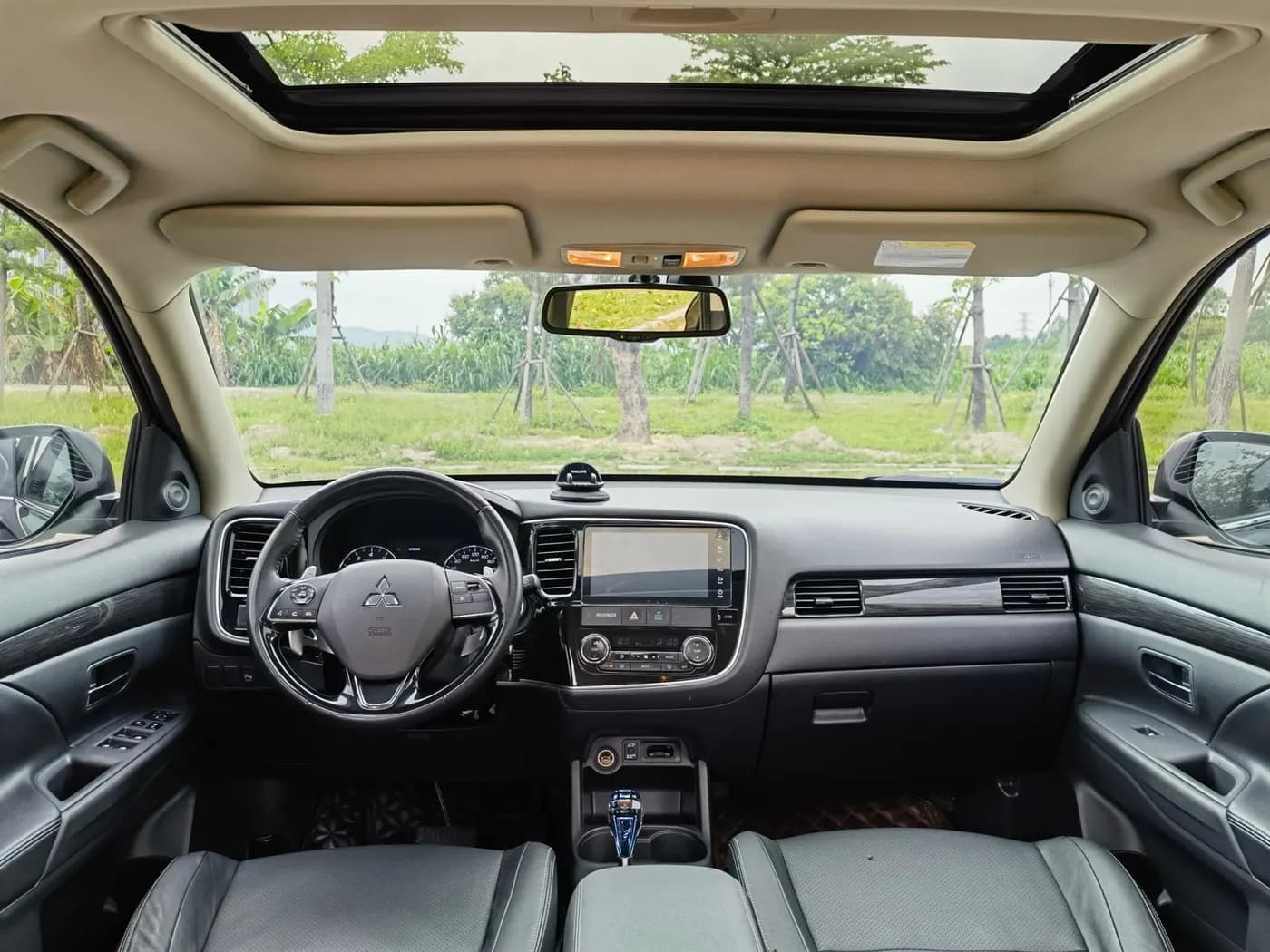 Mitsubishi OUTLANDER 2017 miniature 7