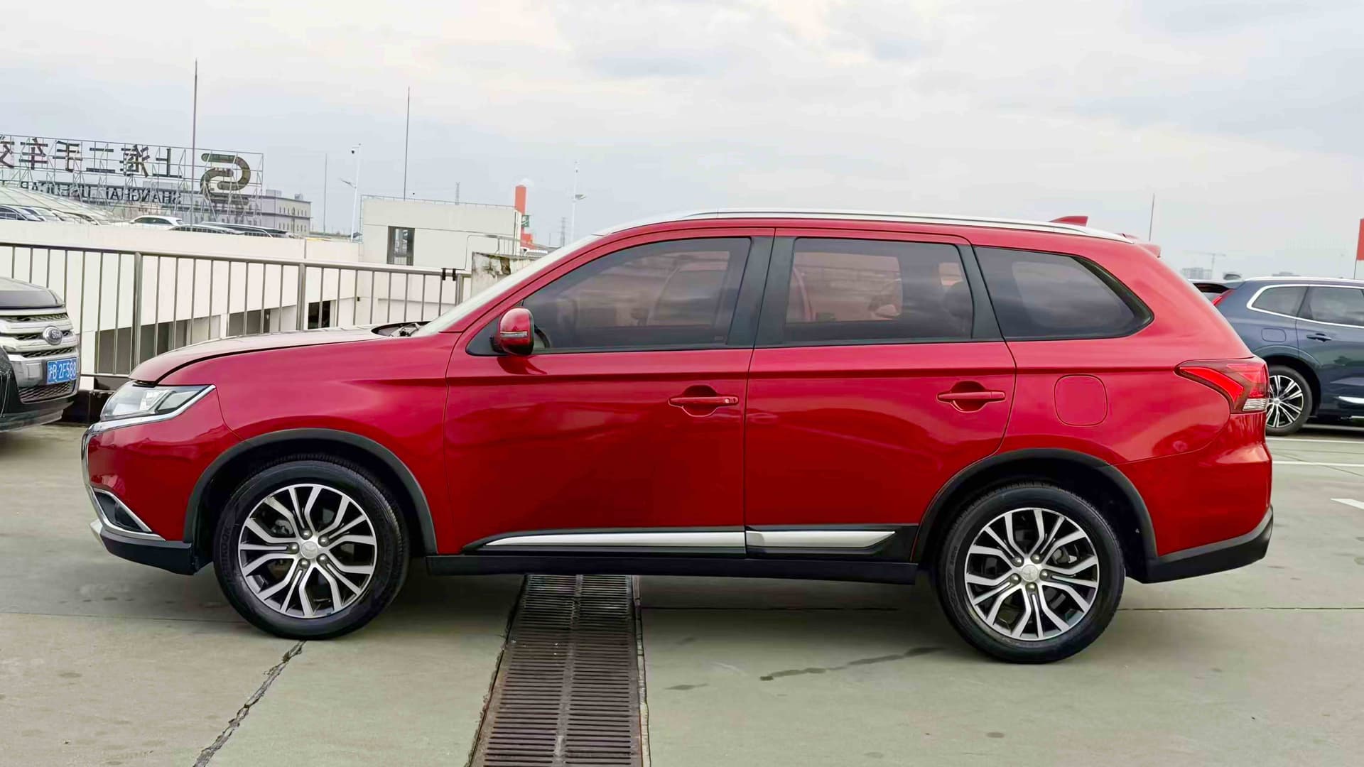 Mitsubishi OUTLANDER 2018 miniature 2