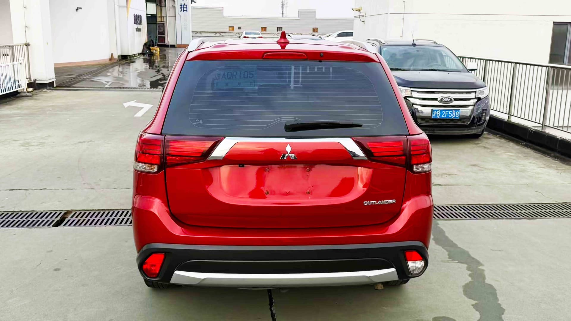 Mitsubishi OUTLANDER 2018 miniature 3