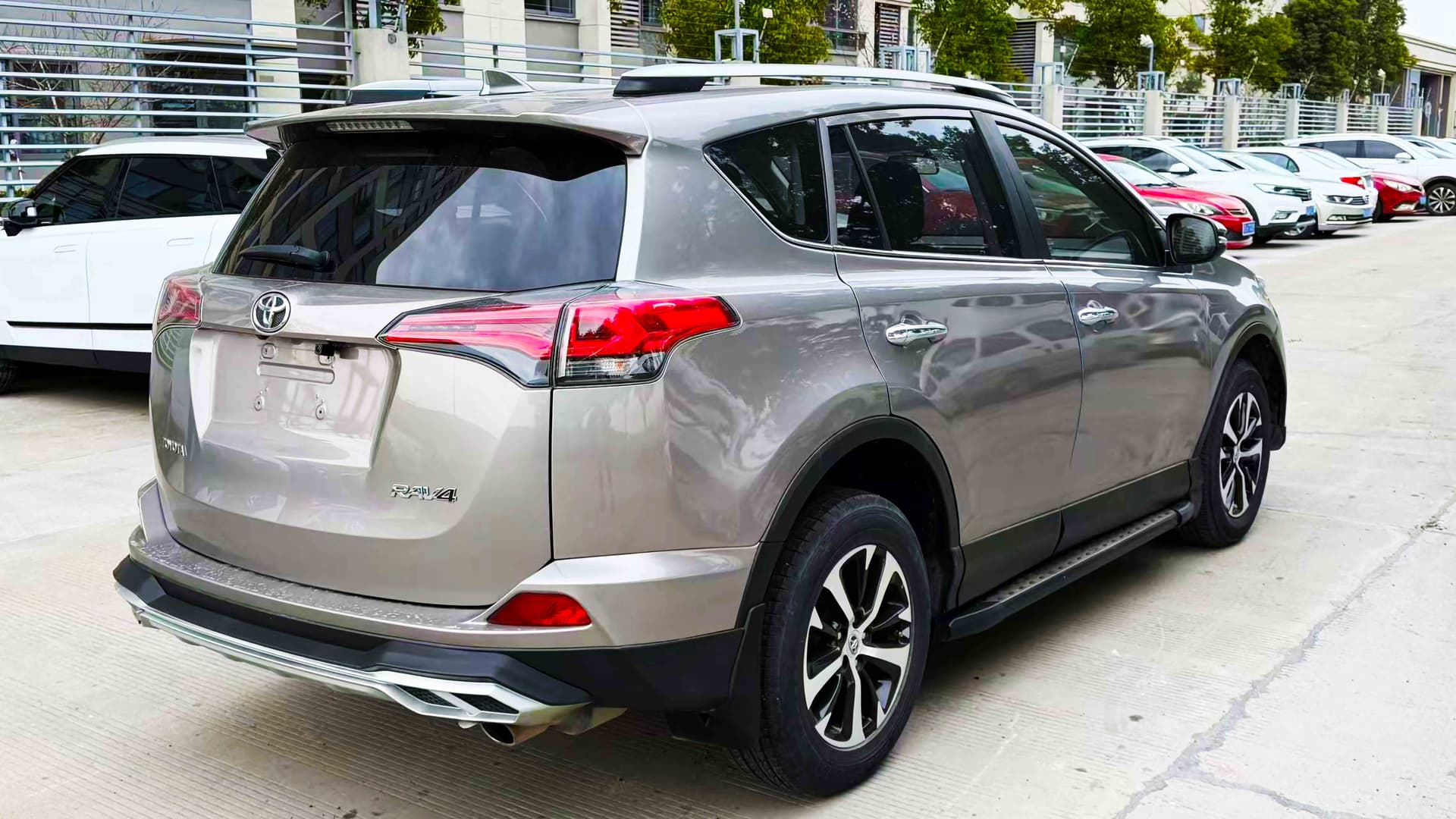Toyota RAV4 2016 miniature 2