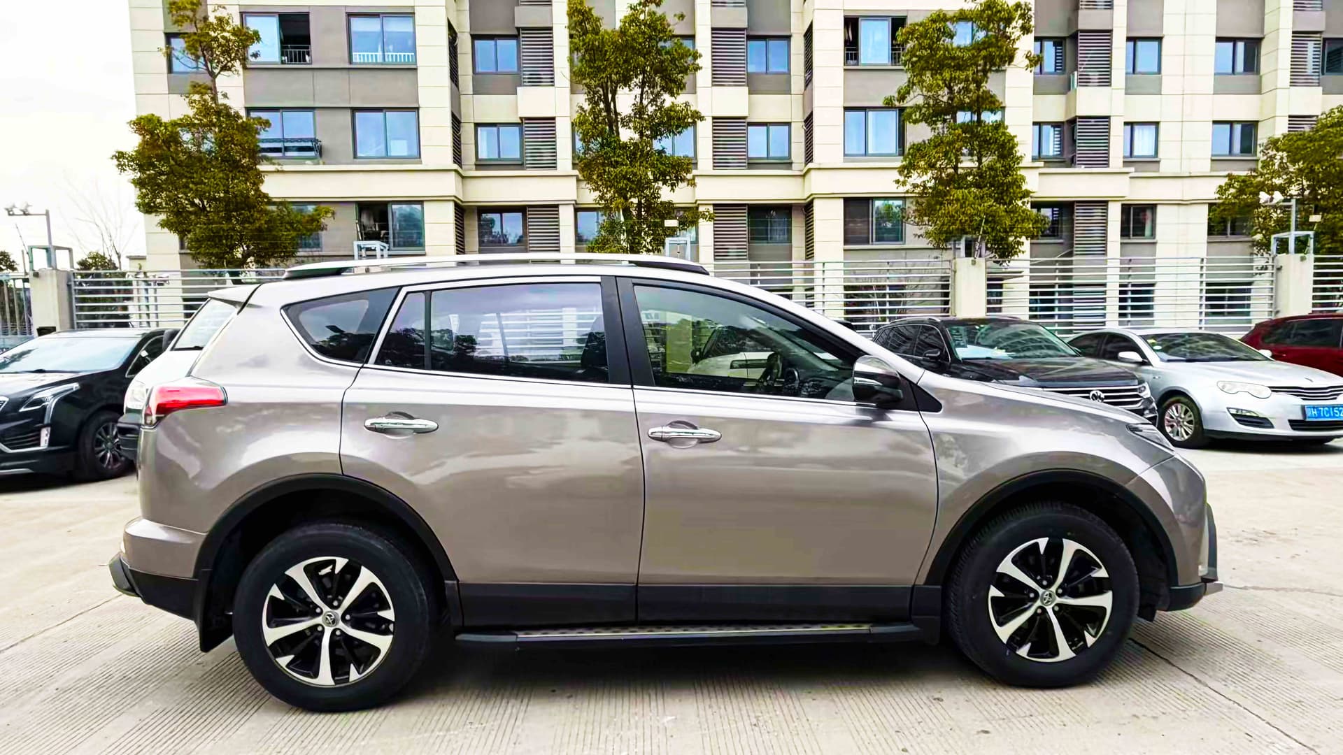 Toyota RAV4 2016 miniature 3