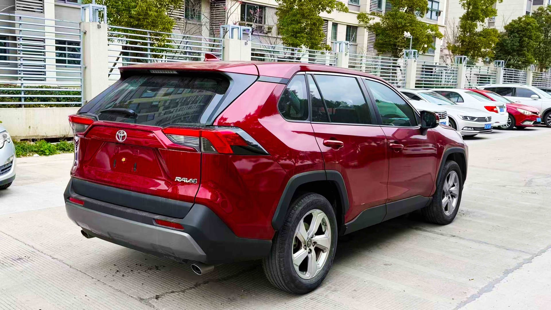 Toyota RAV4 2020 miniature 4