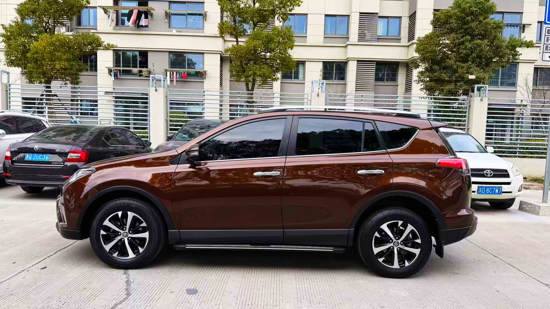 Toyota RAV4 2016 miniature 2